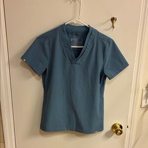 Figs Oran Cool Blue V-Neck Scrub Top in Sz XXS